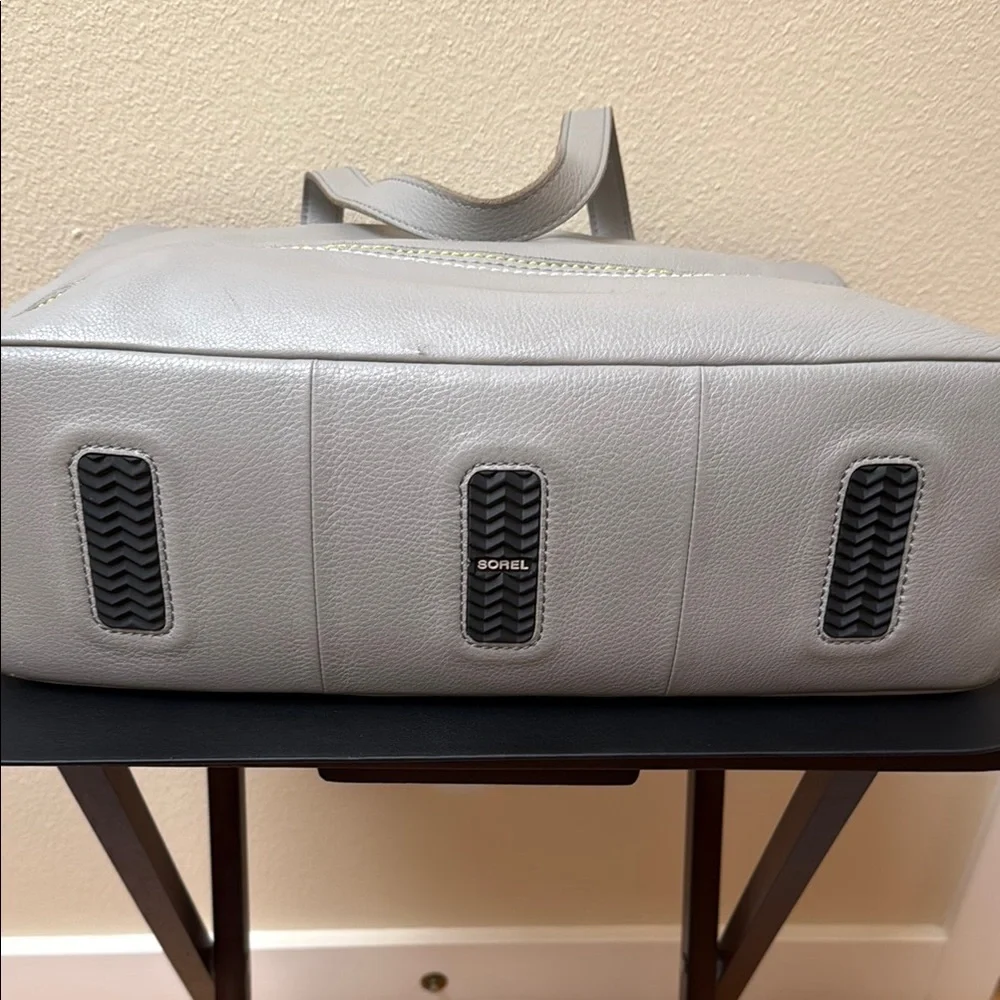 Sorel Women's Classic Beige Tote - Picture 2 of 3